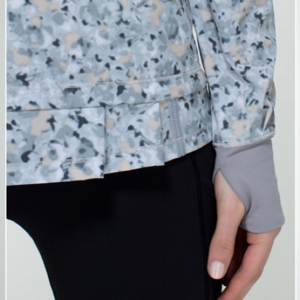 Lululemon Like New Lightened Up 1/4 Zip Pullover in Speckled Silver and Gray - Picture 4 of 14